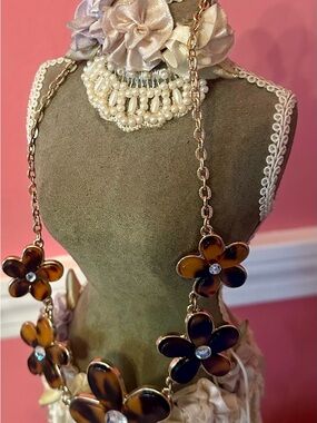 Tortoiseshell Flower Statement Necklace - Brown Floral Pendant